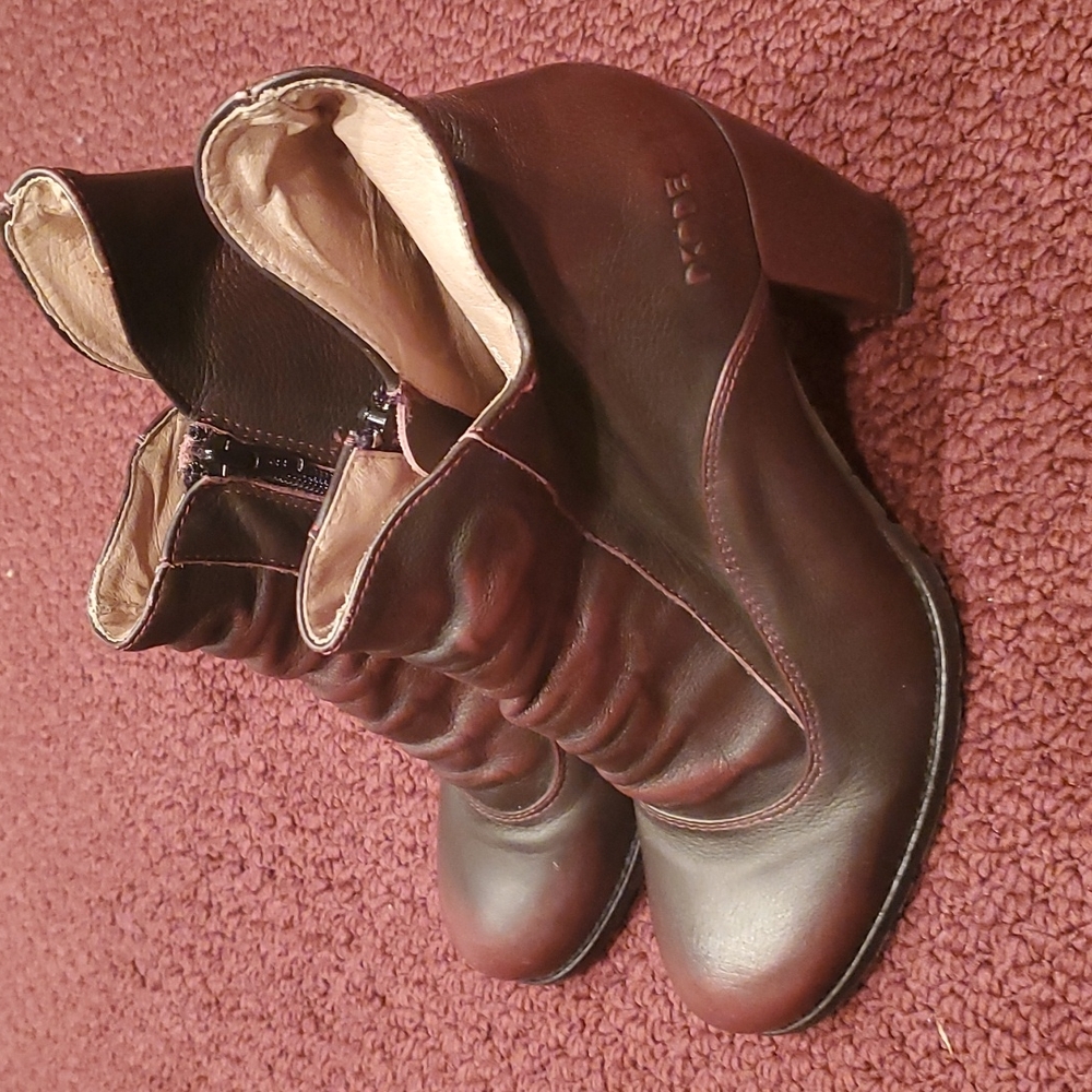 DKode Heeled Mahogany Boots